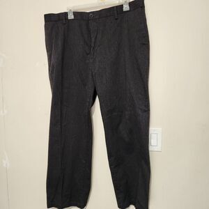 Dockers Mens pants Size 38x30 Black Flat Front Relaxed Fit.    B13